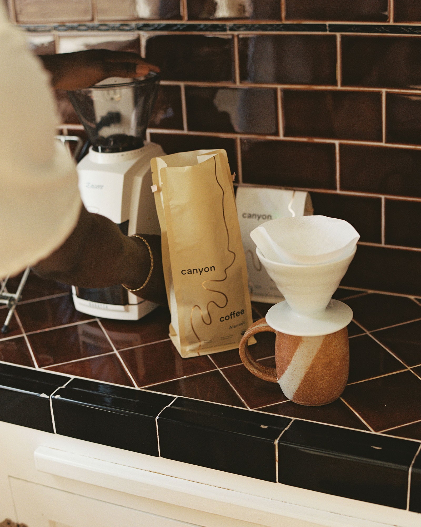 Ceramic V60 02 Dripper in White