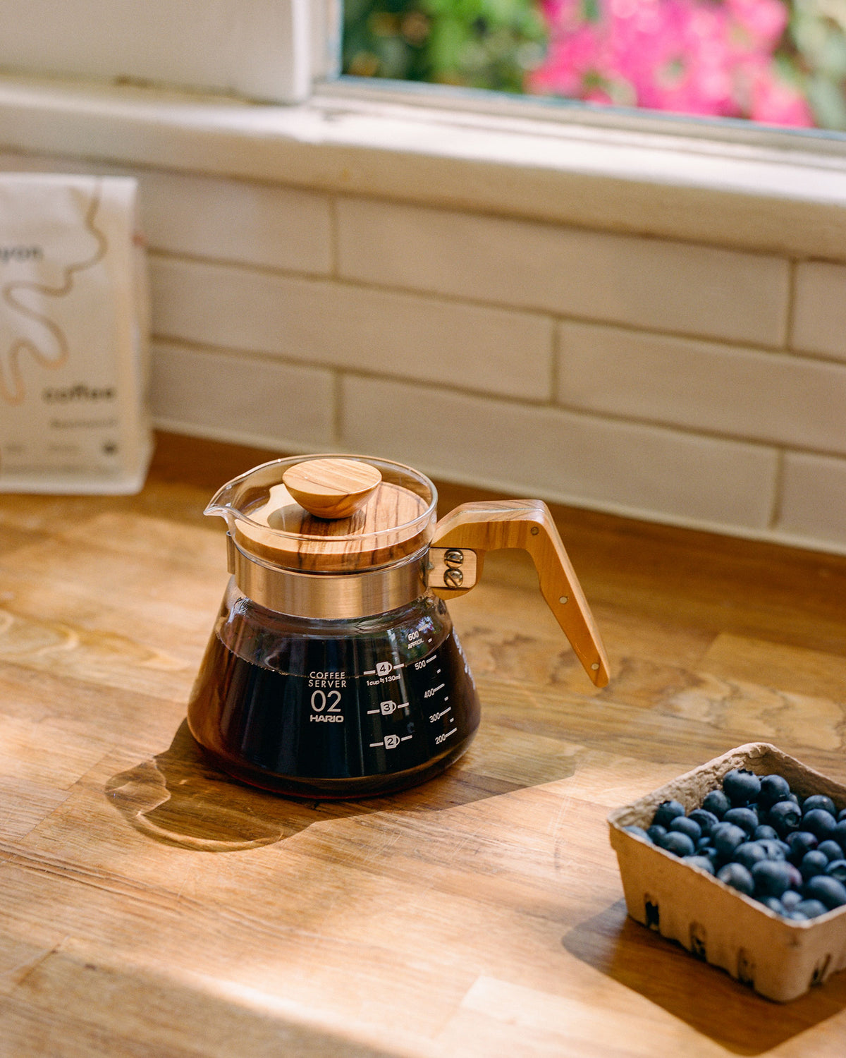 Glass coffee server with wood handle 